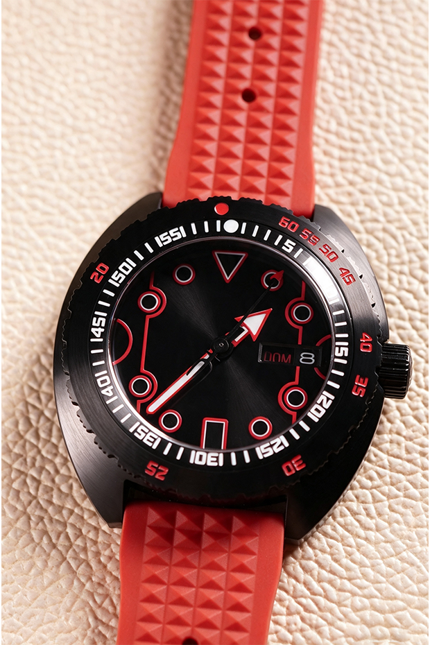Black‑Red Custom NH35 Diver Watch