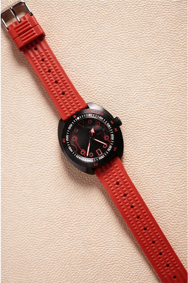 Black‑Red Custom NH35 Diver Watch